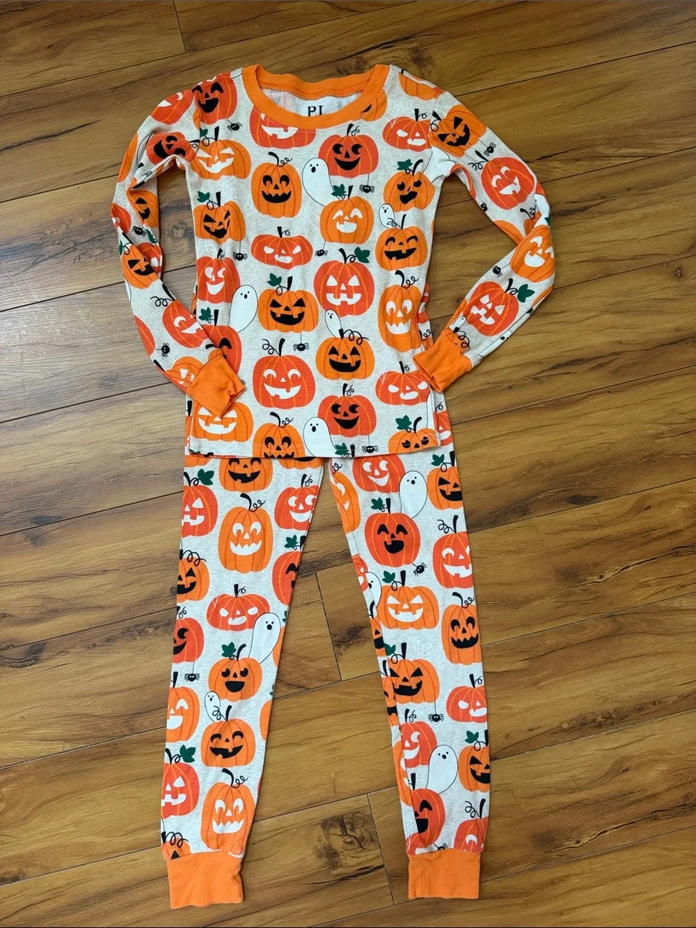 Children’s Place size 8 NEW Kids Pumpkin Pajama Set - Orange glow in dark